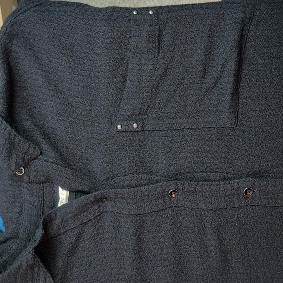 We The Free. Solid Hidden Valley Buttondown Medium. EUC - Picture 12 of 12